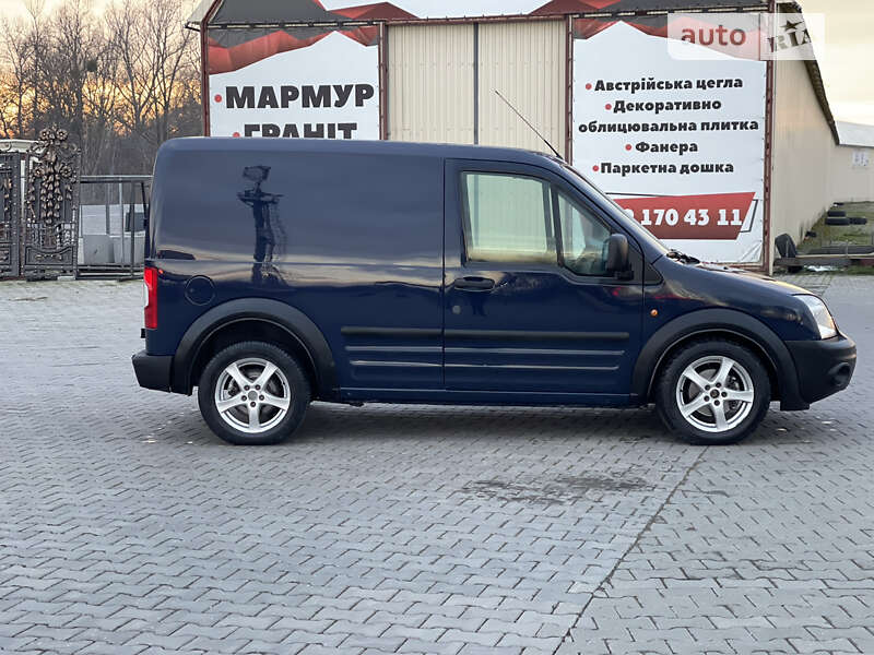 Вантажний фургон Ford Transit Connect 2011 в Чернівцях