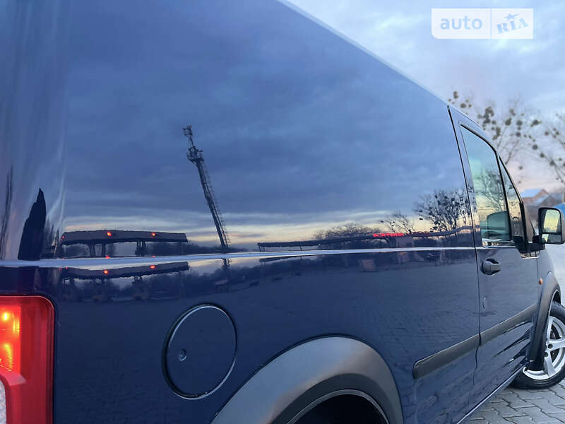 Вантажний фургон Ford Transit Connect 2011 в Чернівцях