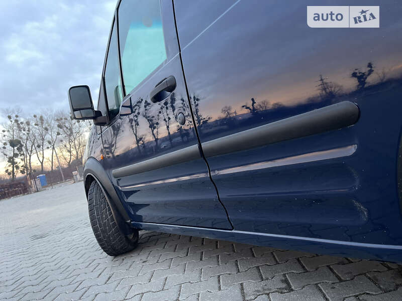 Вантажний фургон Ford Transit Connect 2011 в Чернівцях