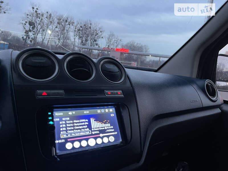 Вантажний фургон Ford Transit Connect 2011 в Чернівцях