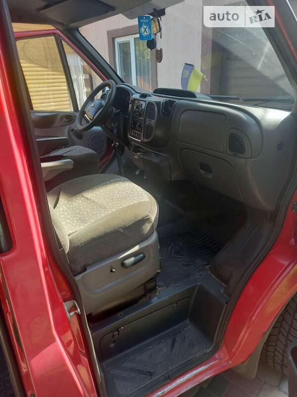 Мінівен Ford Transit Connect 2003 в Вараші