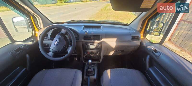 Грузовой фургон Ford Transit Connect 2003 в Киеве