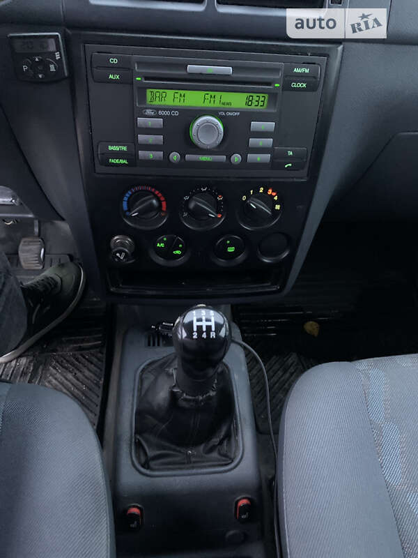 Грузовой фургон Ford Transit Connect 2007 в Баре