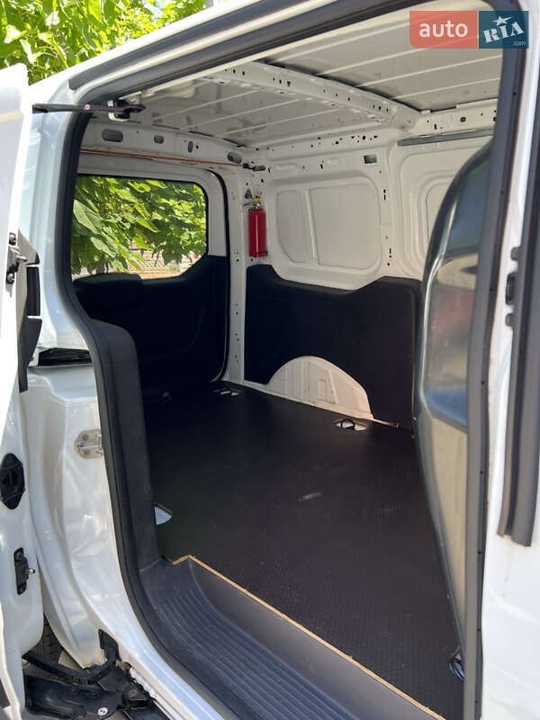 Вантажний фургон Ford Transit Connect 2015 в Одесі