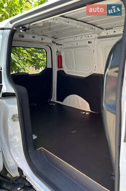 Грузовой фургон Ford Transit Connect 2015 в 