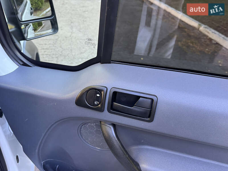 Вантажний фургон Ford Transit Connect 2009 в Кореці