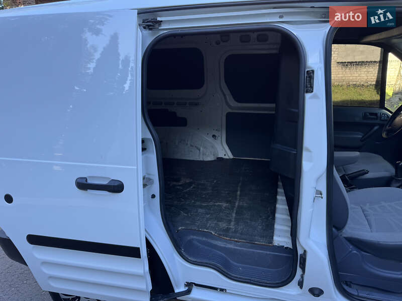 Вантажний фургон Ford Transit Connect 2009 в Кореці