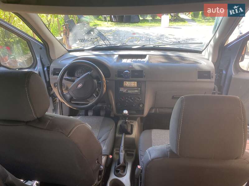 Мінівен Ford Transit Connect 2002 в Виноградові