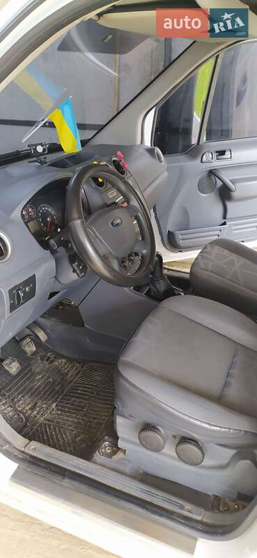 Грузовой фургон Ford Transit Connect 2012 в Вижнице