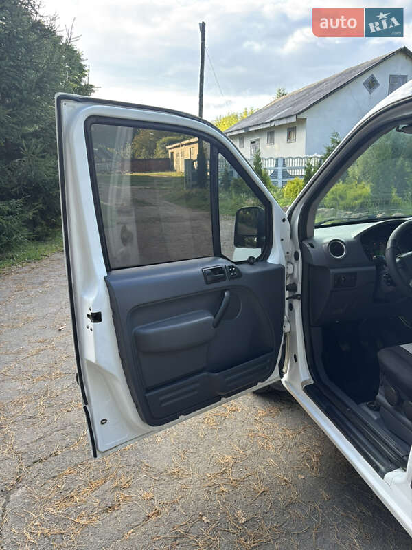 Вантажний фургон Ford Transit Connect 2010 в Сарнах