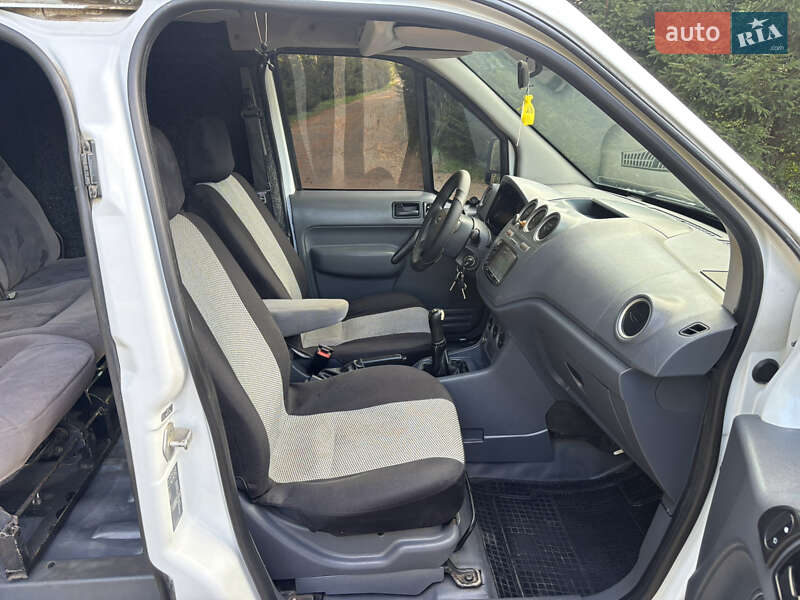 Вантажний фургон Ford Transit Connect 2010 в Сарнах
