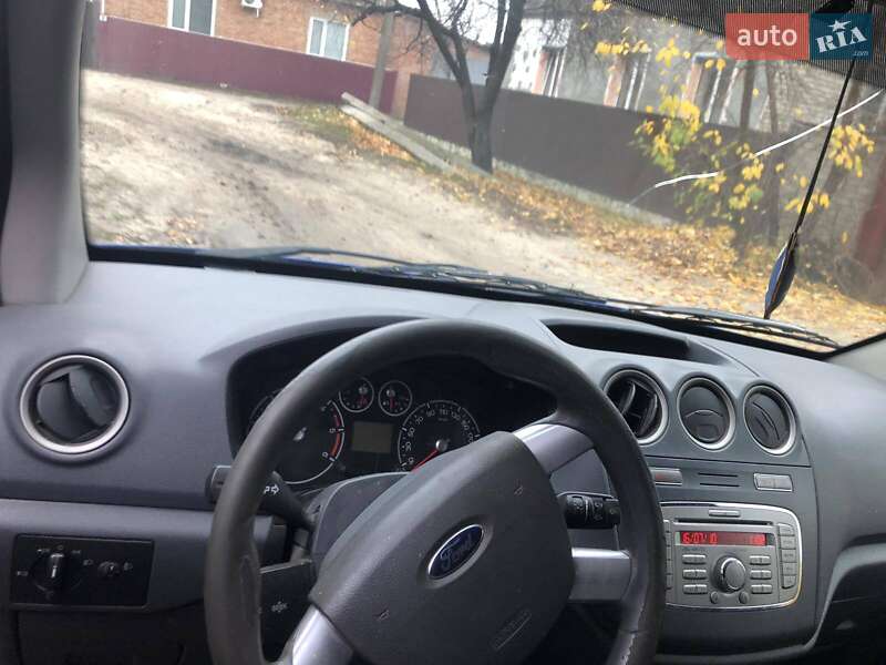 Вантажний фургон Ford Transit Connect 2010 в Охтирці