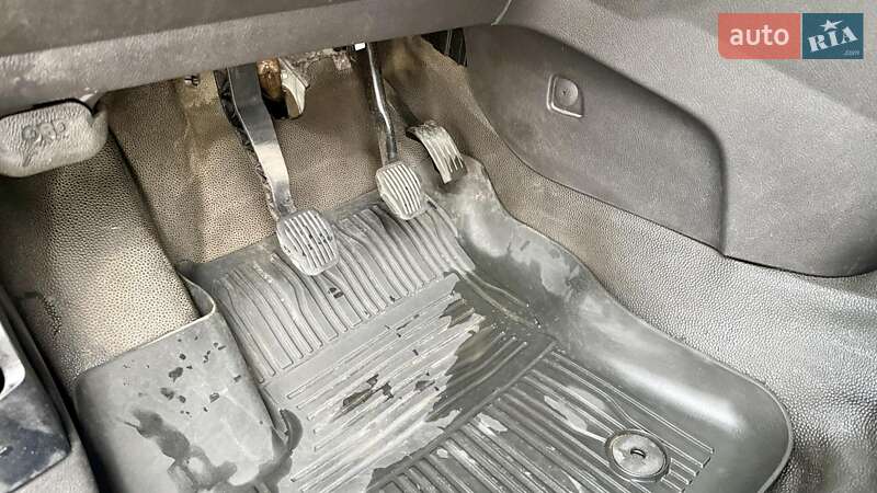 Грузовой фургон Ford Transit Connect 2013 в Львове