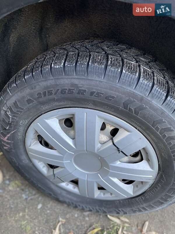 Грузовой фургон Ford Transit Connect 2006 в Рокитном