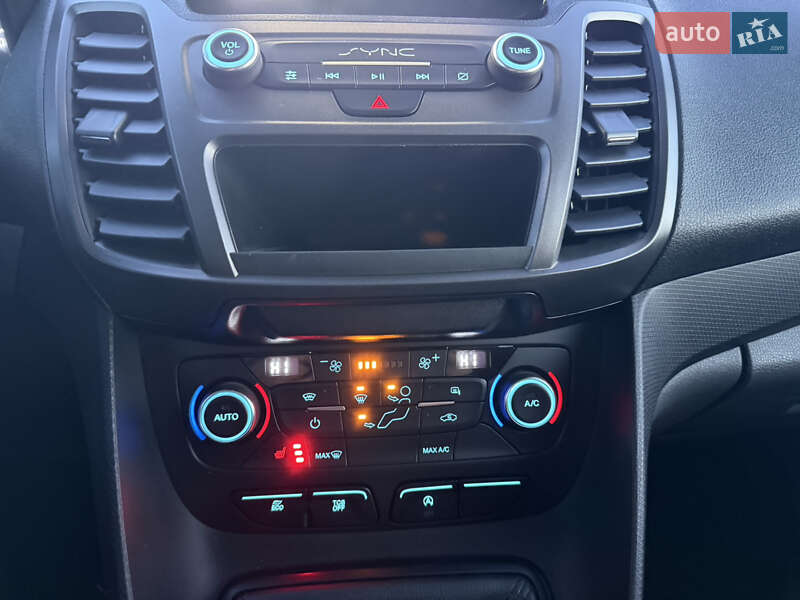 Вантажний фургон Ford Transit Connect 2018 в Радивиліві