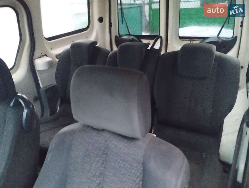 Мінівен Ford Transit Connect 2005 в Радивиліві