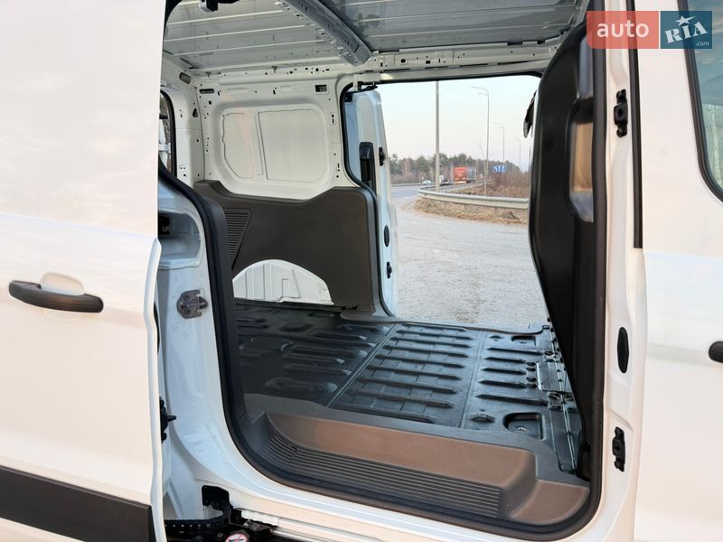 Вантажний фургон Ford Transit Connect 2022 в Радивиліві