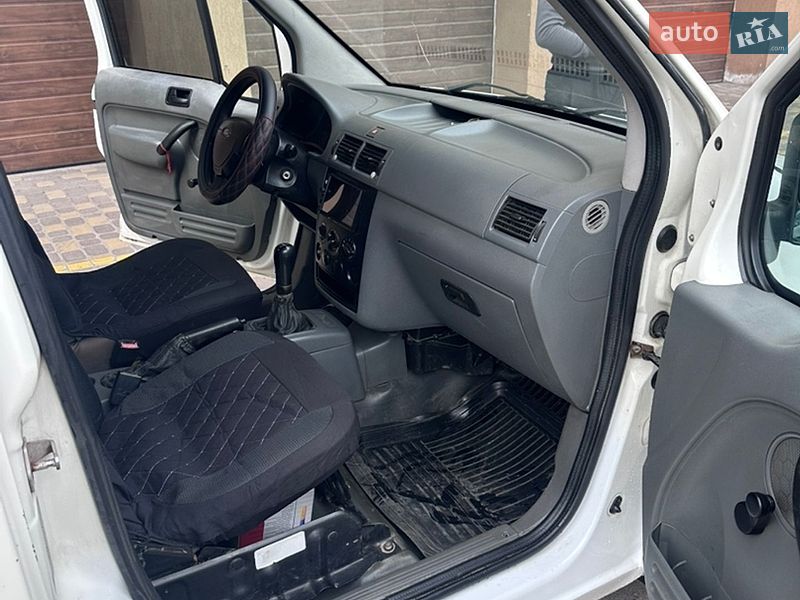 Минивэн Ford Transit Connect 2005 в Виннице