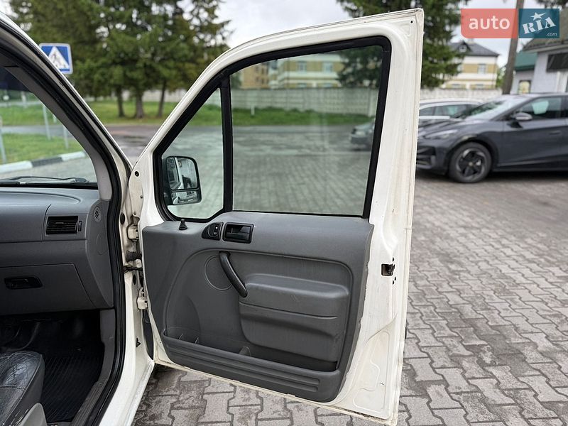 Мінівен Ford Transit Connect 2004 в Звягелі фото 23 Мінівен Ford Transit Connect 2004 в Звягелі