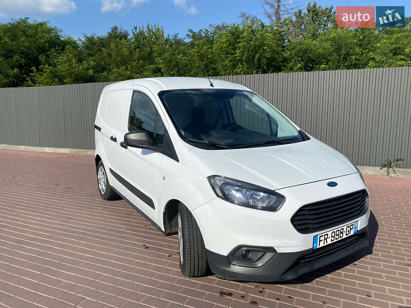 Вантажний фургон Ford Transit Courier 2020 в Сарнах