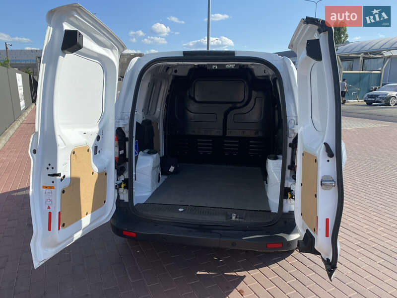 Вантажний фургон Ford Transit Courier 2020 в Сарнах