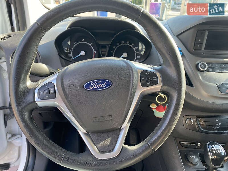 Вантажний фургон Ford Transit Courier 2020 в Сарнах