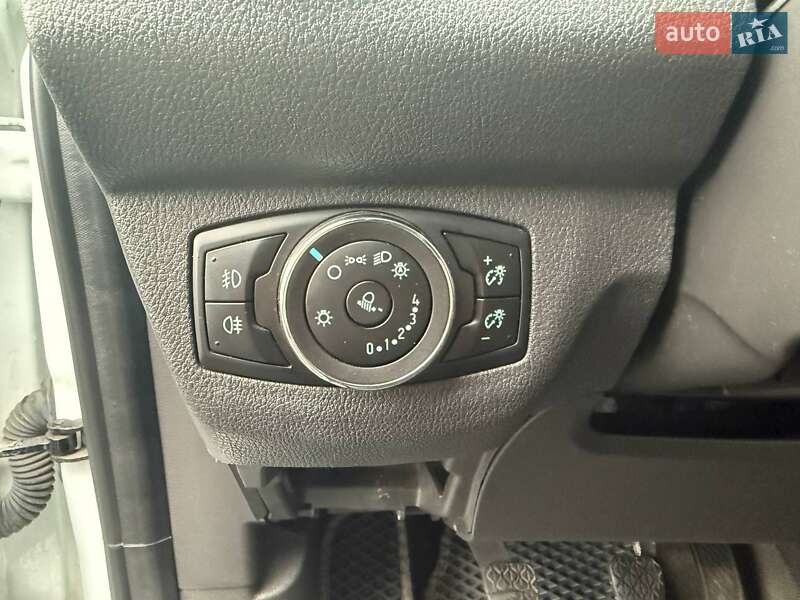 Грузовой фургон Ford Transit Courier 2015 в Киеве