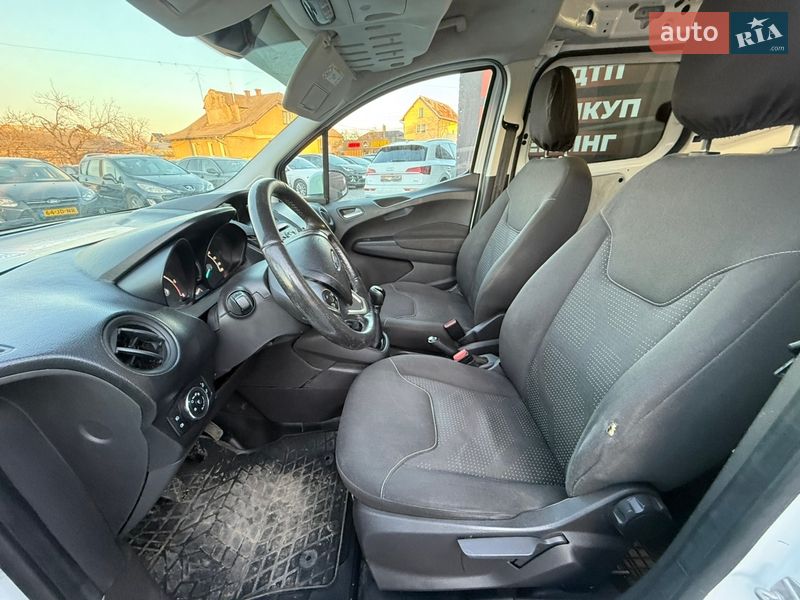 Вантажний фургон Ford Transit Courier 2016 в Стрию