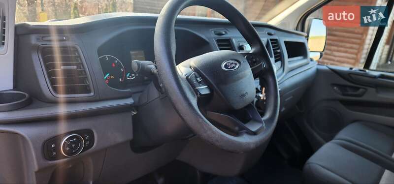 Вантажний фургон Ford Transit Custom 2019 в Нововолинську