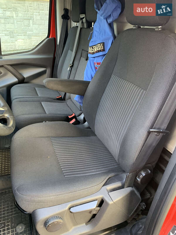 Вантажний фургон Ford Transit Custom 2015 в Львові