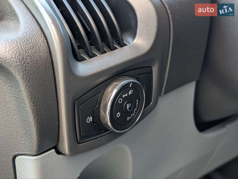 Вантажний фургон Ford Transit Custom 2014 в Івано-Франківську