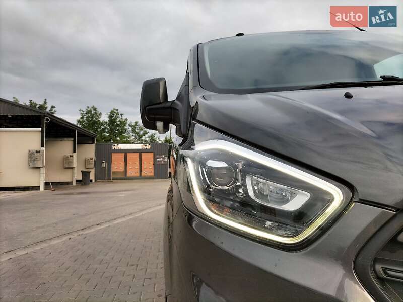 Вантажний фургон Ford Transit Custom 2018 в Дунаївцях