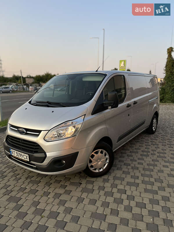 Вантажний фургон Ford Transit Custom 2017 в Івано-Франківську