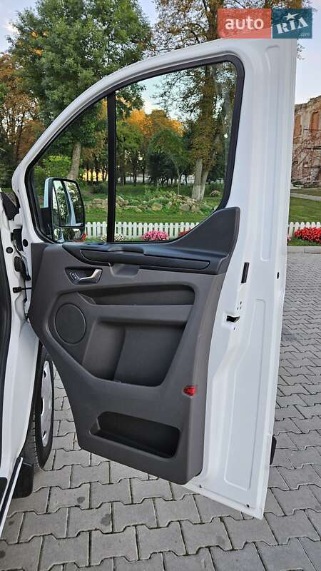 Вантажний фургон Ford Transit Custom 2021 в Бережанах
