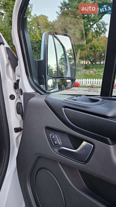 Вантажний фургон Ford Transit Custom 2021 в Бережанах