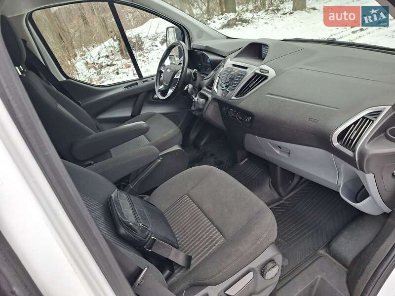 Вантажний фургон Ford Transit Custom 2016 в Рівному