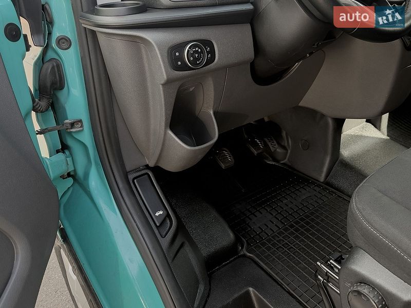 Микроавтобус грузовой (до 3,5т) Ford Transit Custom 2018 в Киеве
