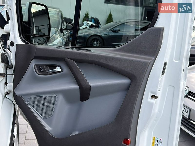Універсал Ford Transit Custom 2017 в Чернівцях