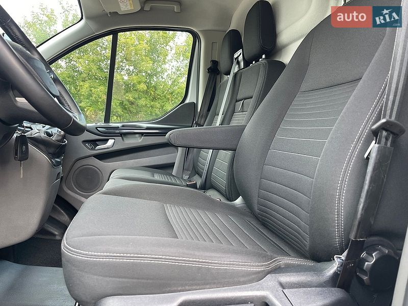 Вантажний фургон Ford Transit Custom 2023 в Дубні