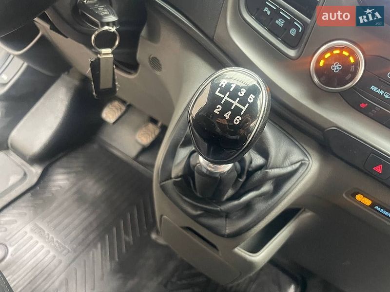 Вантажний фургон Ford Transit Custom 2019 в Львові