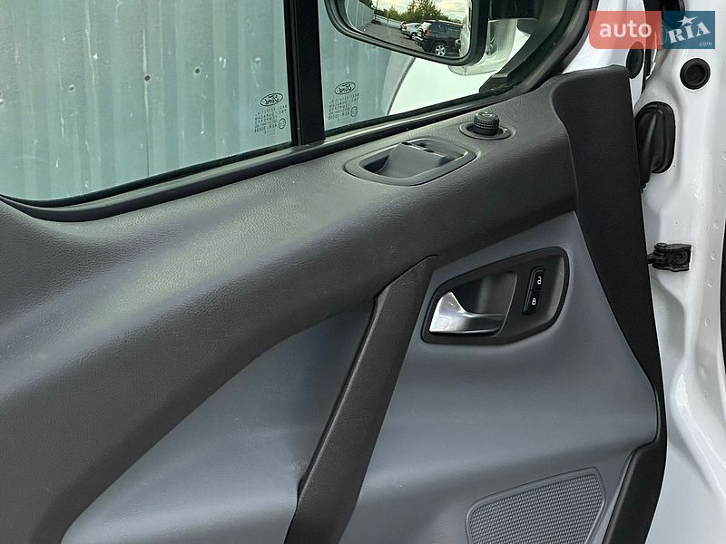 Минивэн Ford Transit Custom 2015 в Самборе