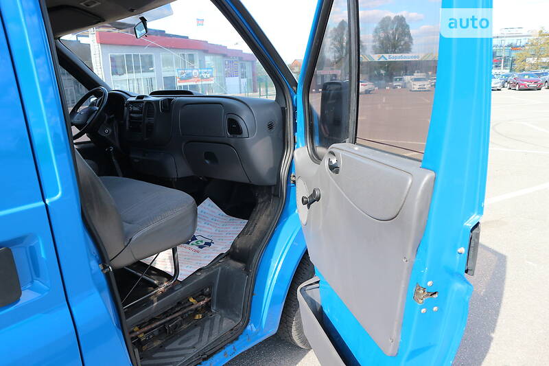 Вантажопасажирський фургон Ford Transit 2004 в Харкові
