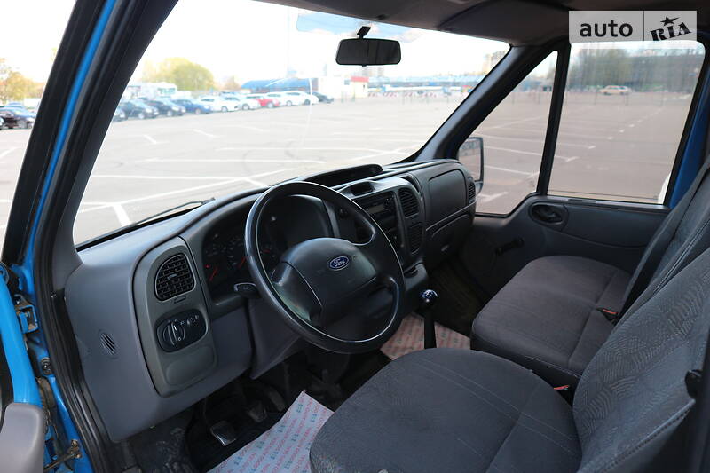 Вантажопасажирський фургон Ford Transit 2004 в Харкові