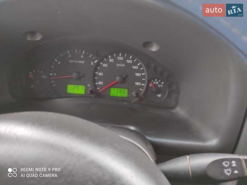 Микроавтобус Ford Transit 2004 в Вараше