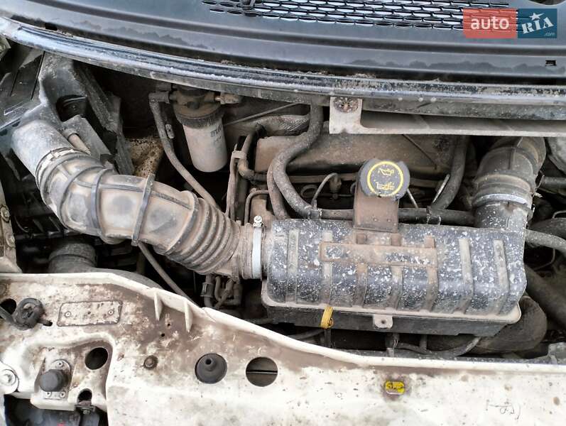 Вантажопасажирський фургон Ford Transit 2002 в Чернівцях