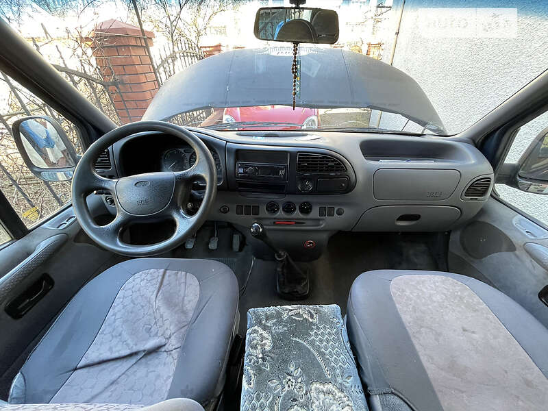 Вантажопасажирський фургон Ford Transit 2000 в Львові