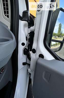 Грузовой фургон Ford Transit 2016 в 