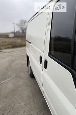Грузовой фургон Ford Transit 2003 в 