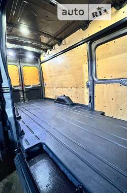 Грузовой фургон Ford Transit 2016 в 