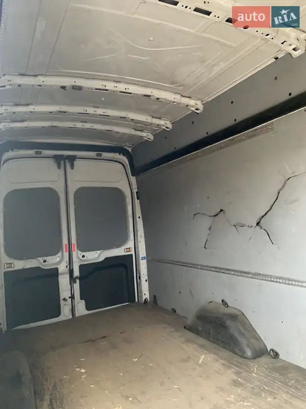 Грузовой фургон Ford Transit 2015 в 
